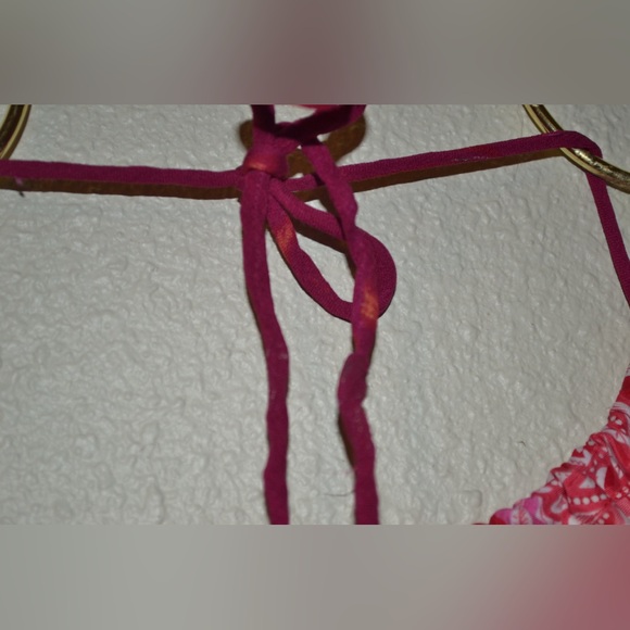 Guess halter open back tied red pattern crop top - Picture 6 of 7